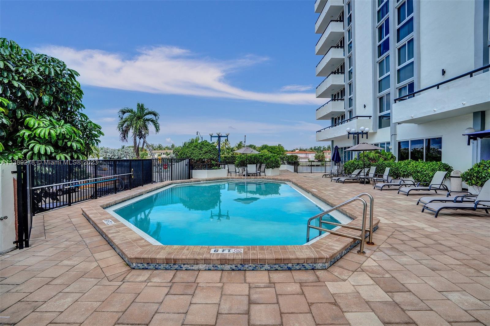 3200 Collins Ave Unit: 7-1