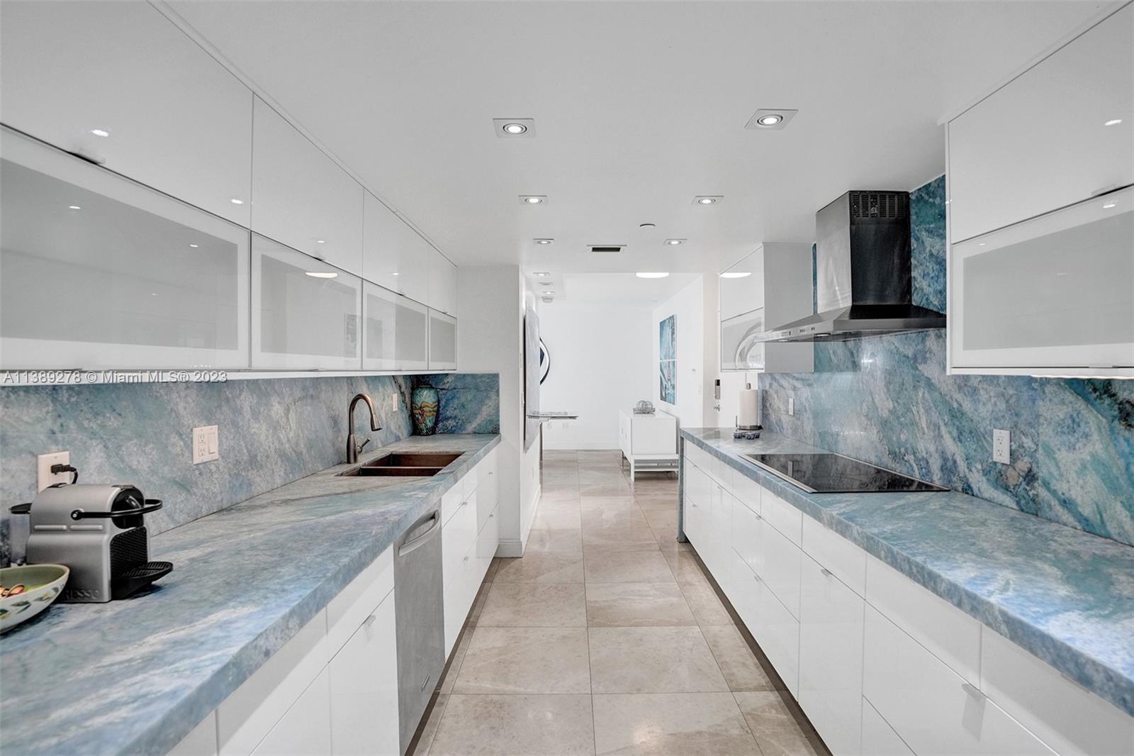 3200 Collins Ave Unit: 7-1