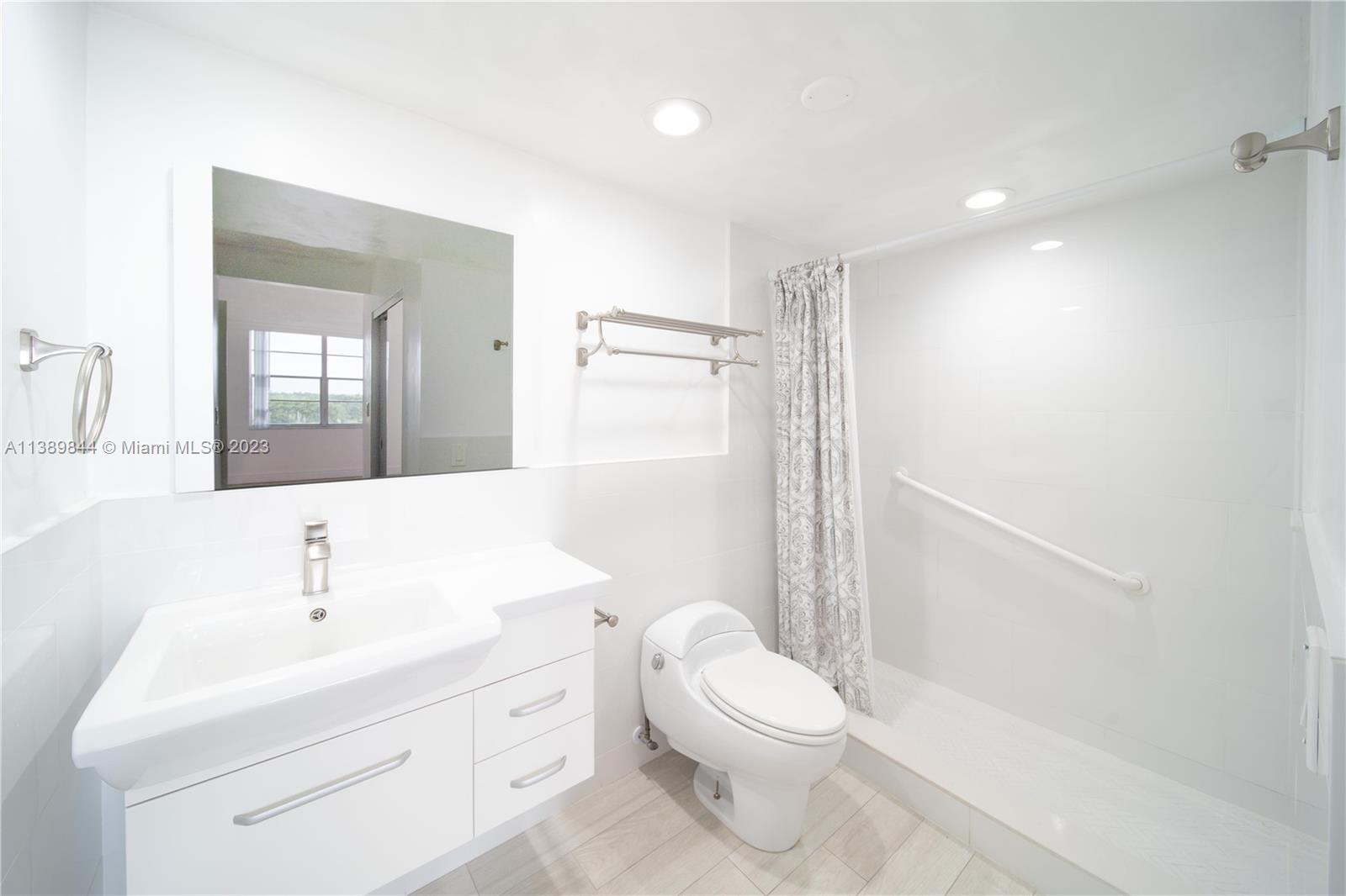 13120 SW 92nd Ave Unit: B-PH6