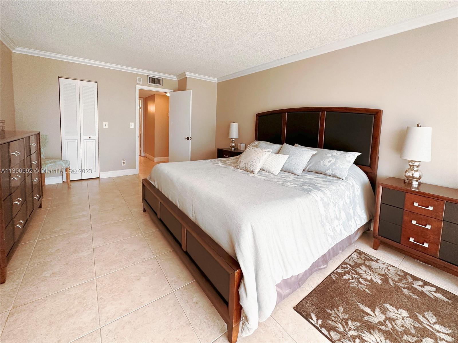 200 Leslie Dr # 505
