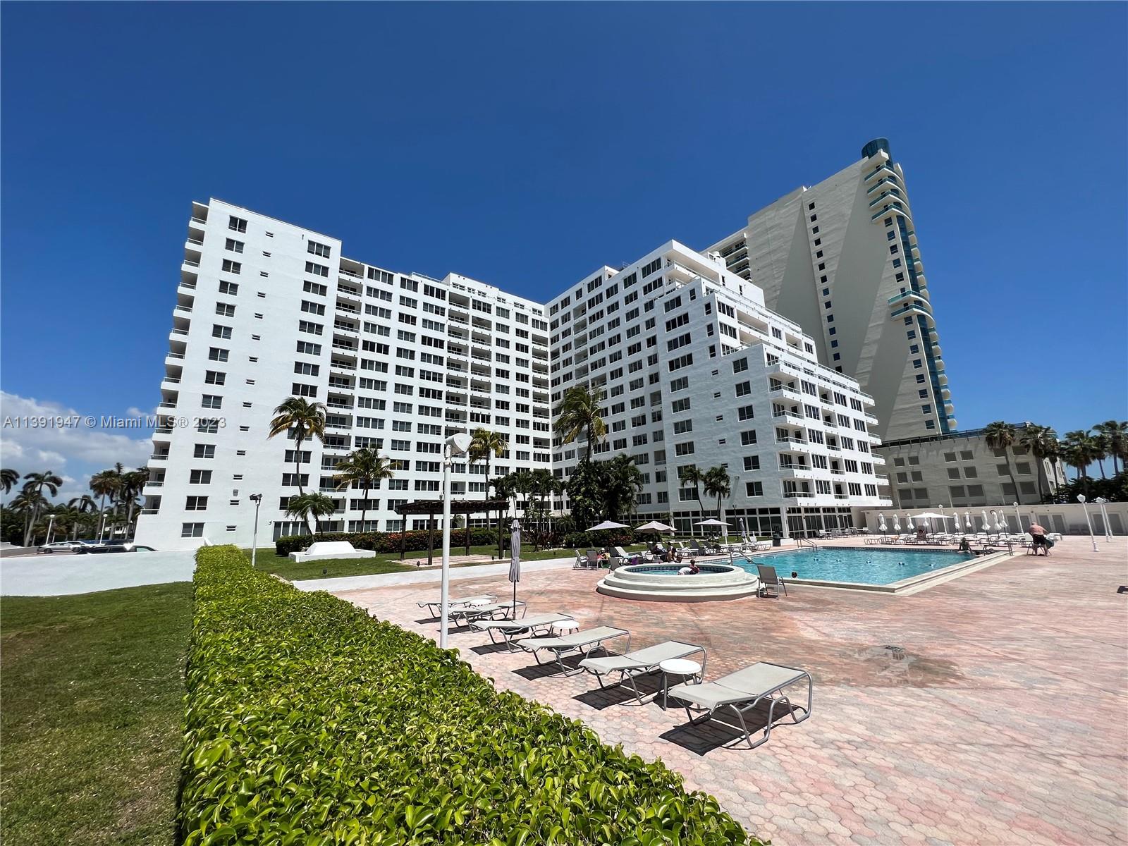 5005 Collins Ave # 1023