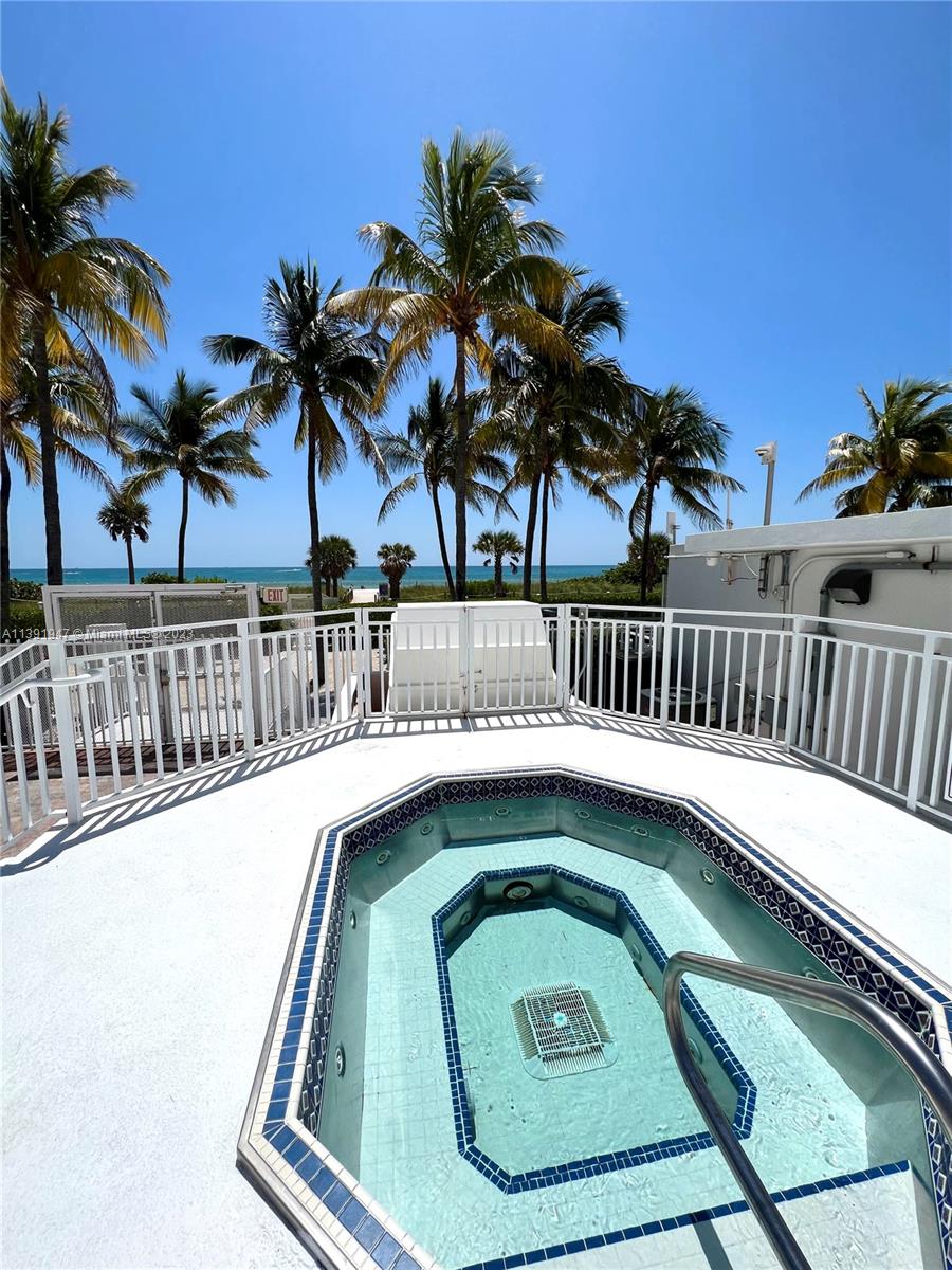 5005 Collins Ave # 1023