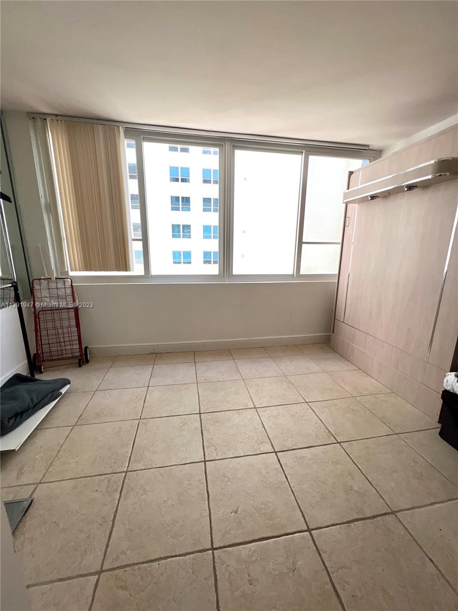 5005 Collins Ave # 1023