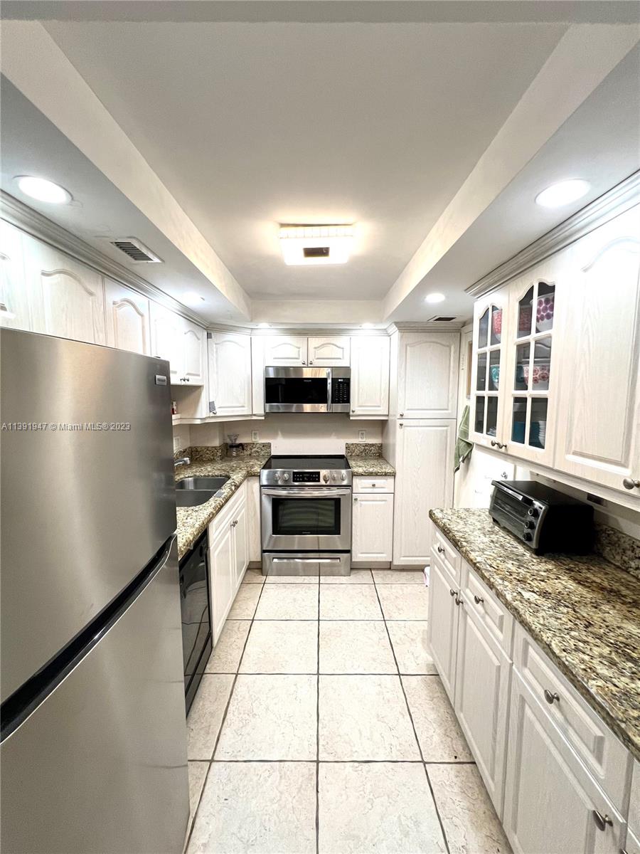 5005 Collins Ave # 1023