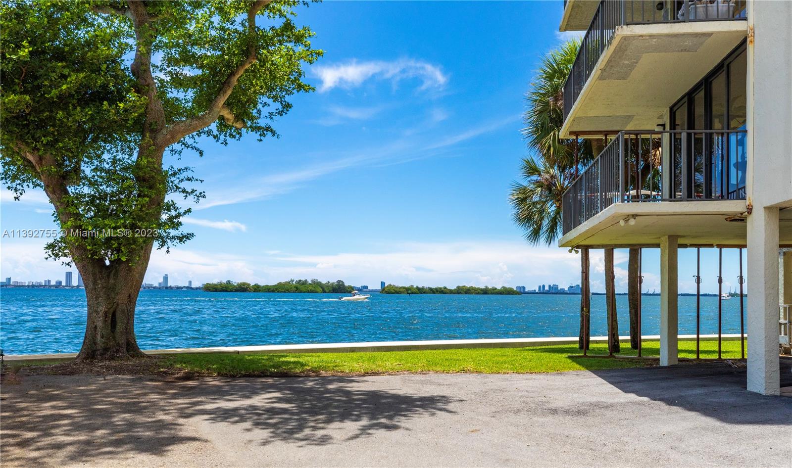 7751 NE Bayshore Ct # 3A