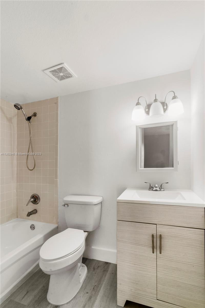4855 NW 7th St Unit: 206-6