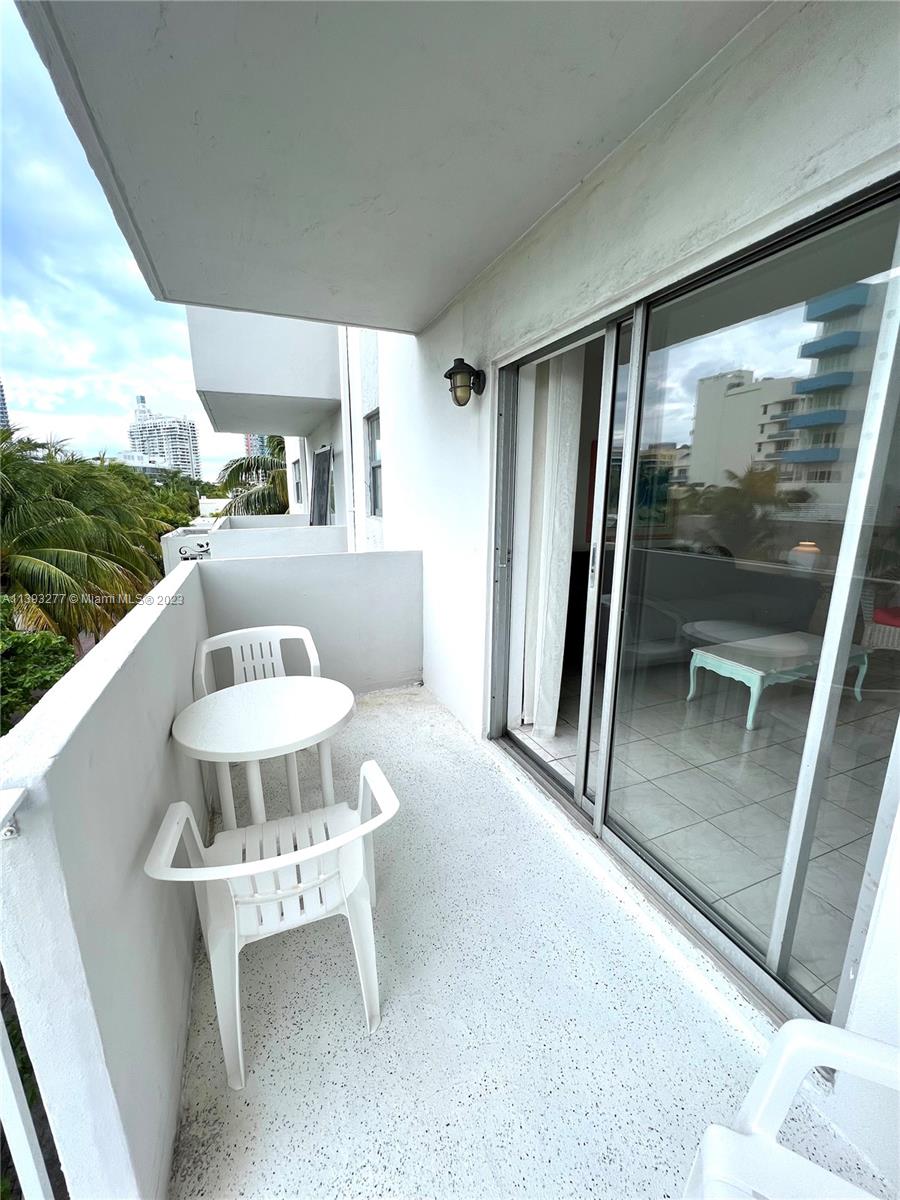240 Collins Ave # 4B
