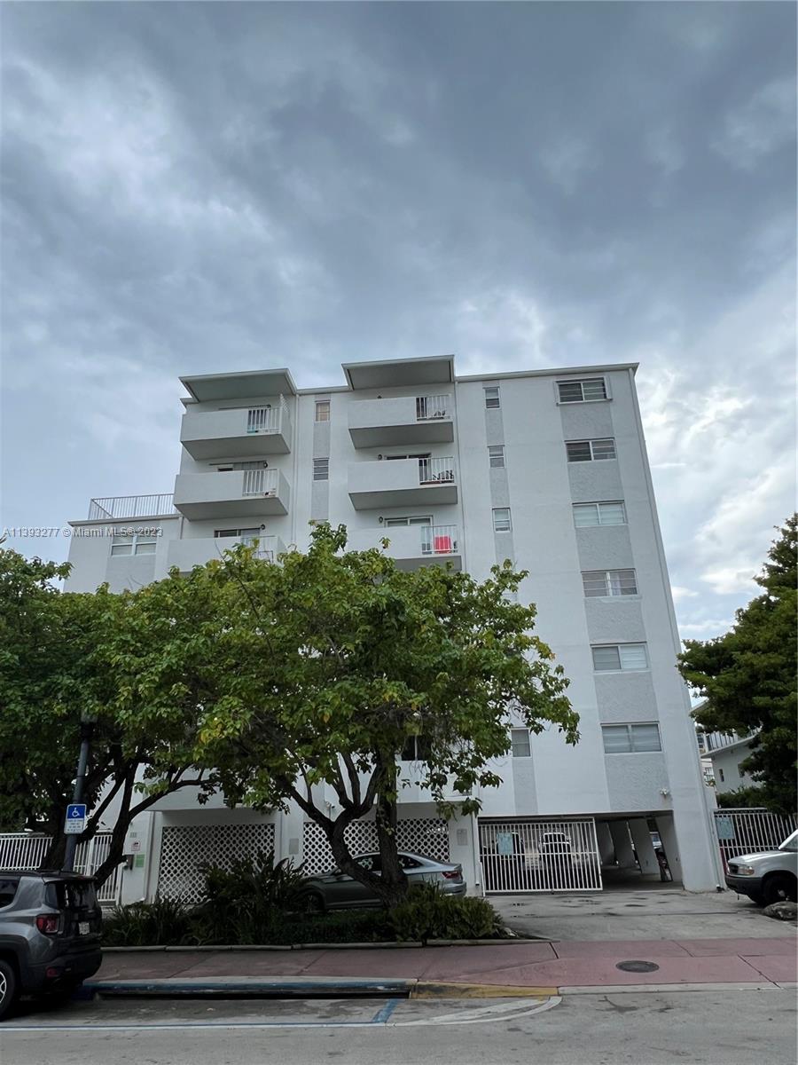 240 Collins Ave # 4B