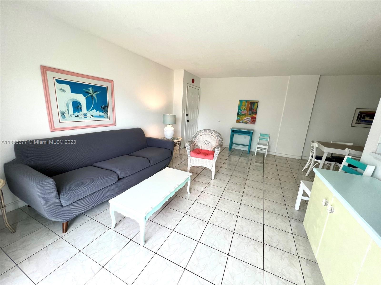 240 Collins Ave # 4B