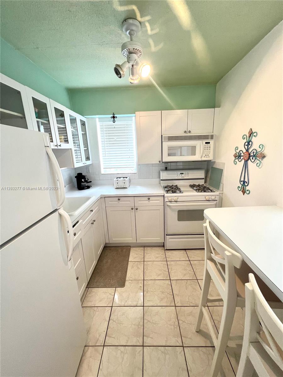 240 Collins Ave # 4B
