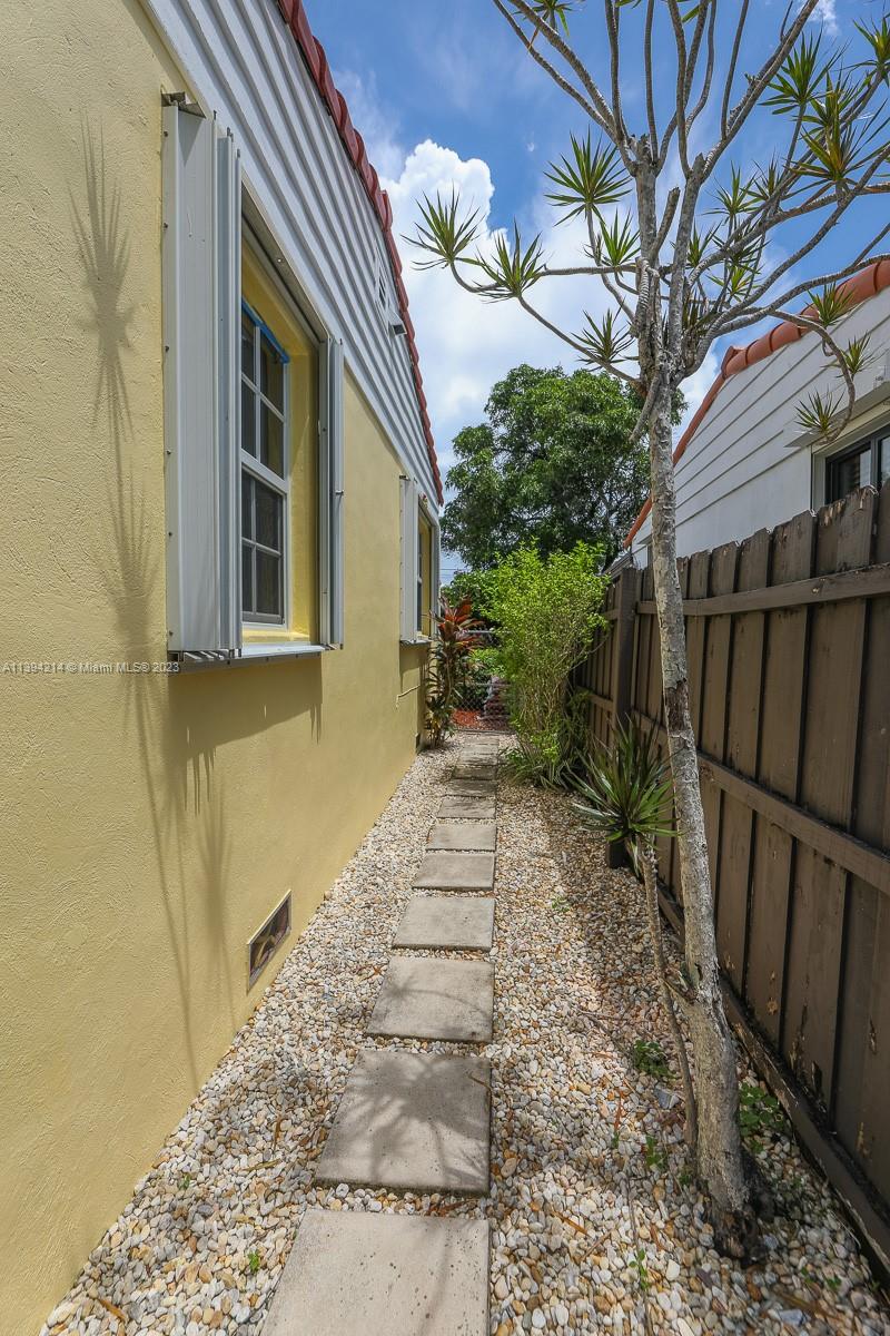 2315 SW 26th Ter