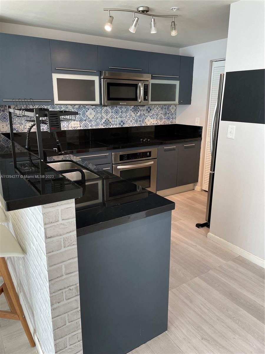 253 NE 2nd St Unit: 2304