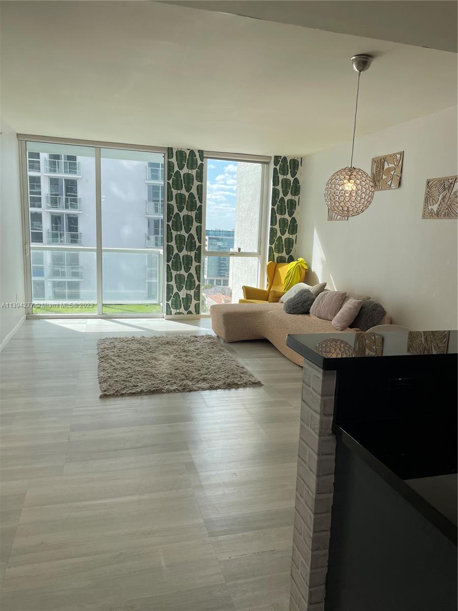253 NE 2nd St Unit: 2304