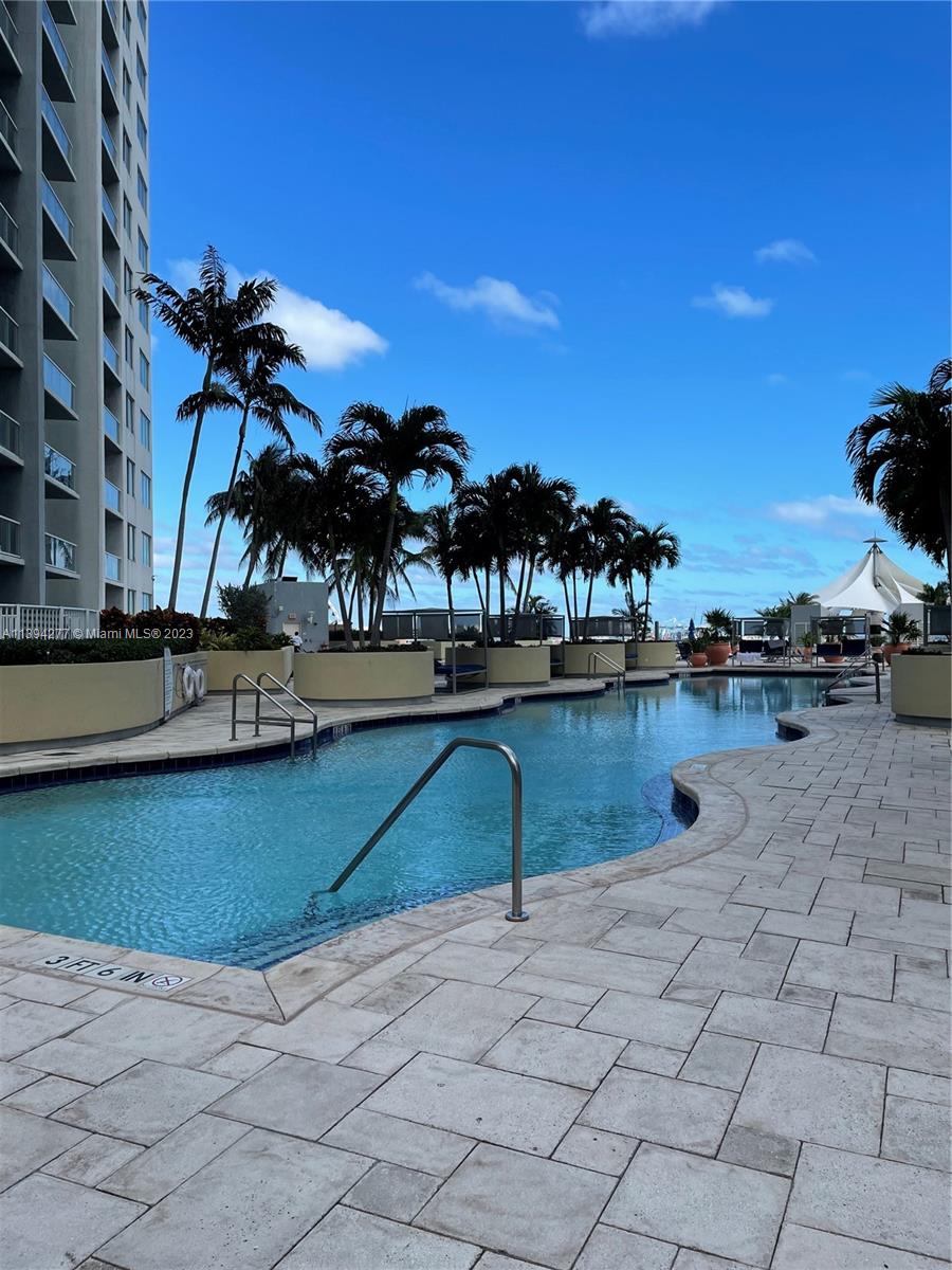253 NE 2nd St Unit: 2304