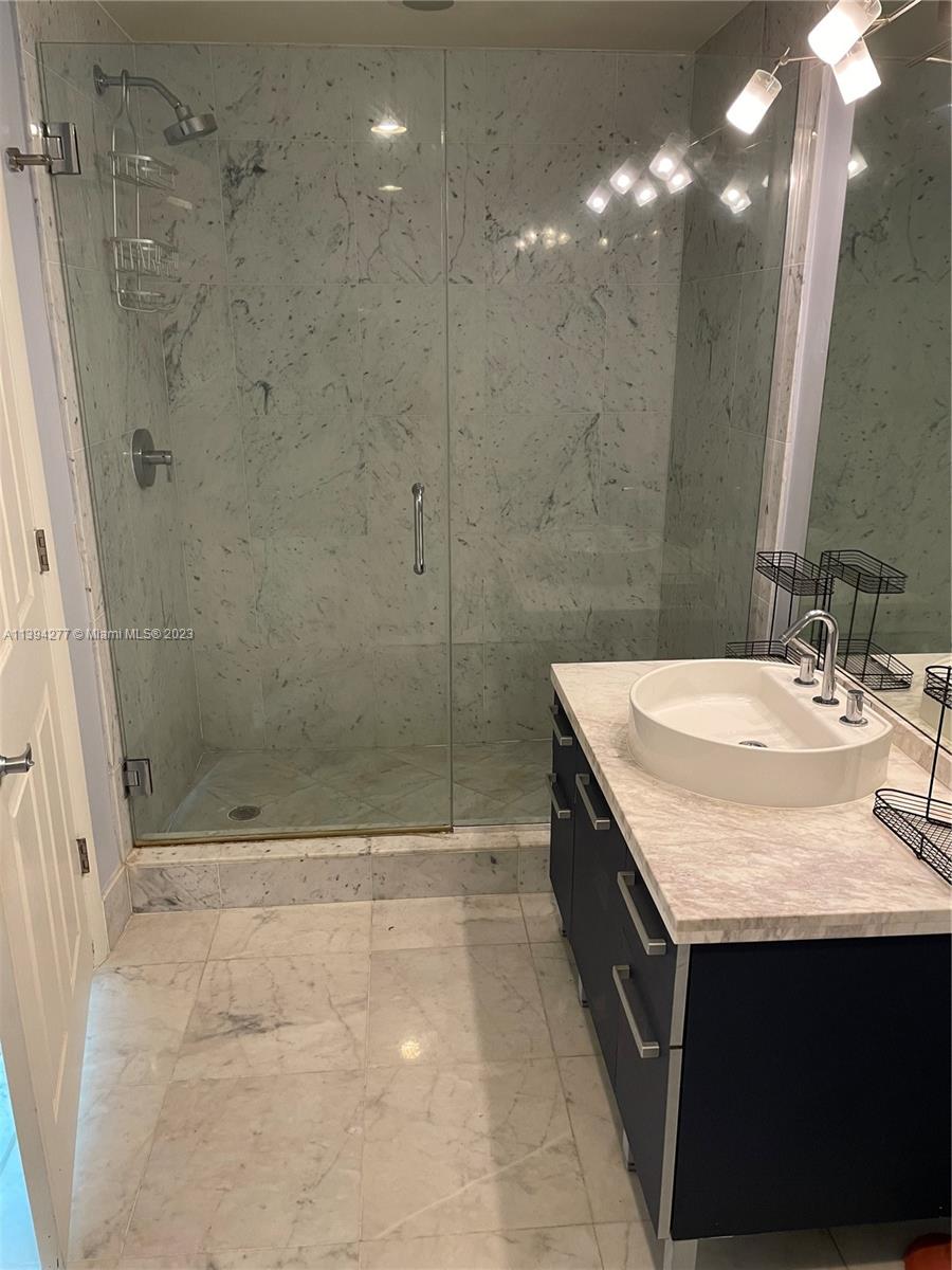 253 NE 2nd St Unit: 2304