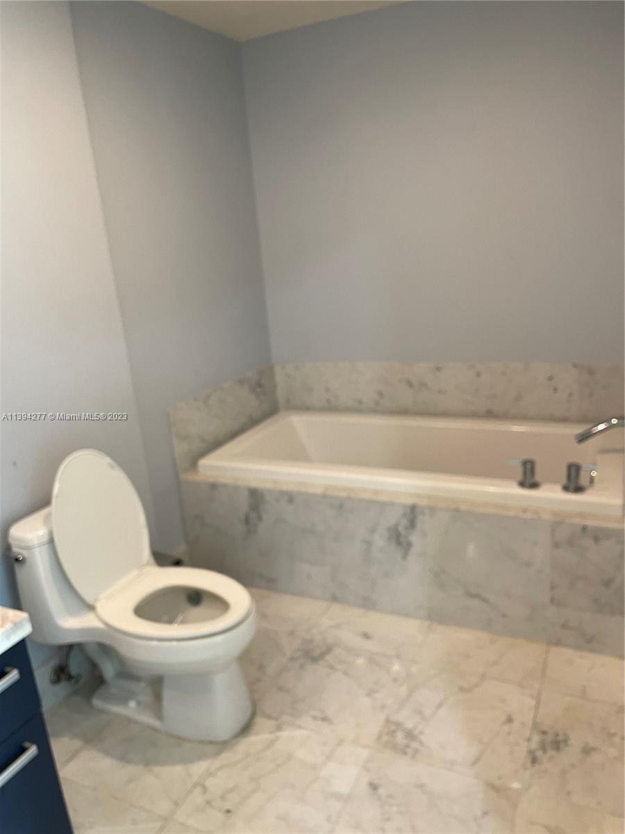 253 NE 2nd St Unit: 2304