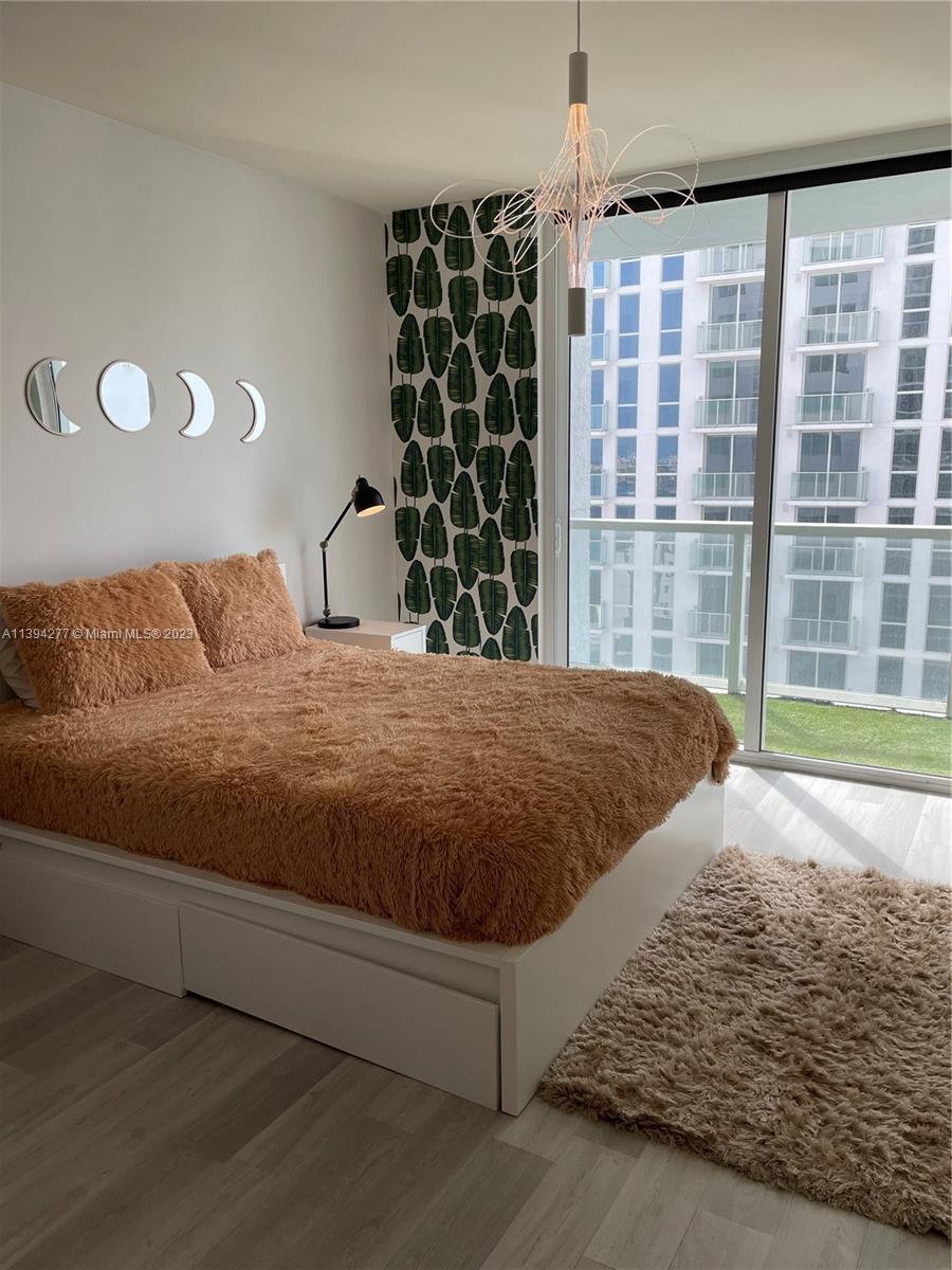 253 NE 2nd St Unit: 2304