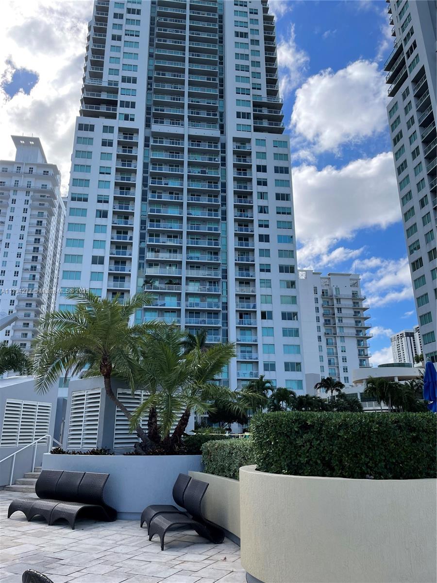 253 NE 2nd St Unit: 2304
