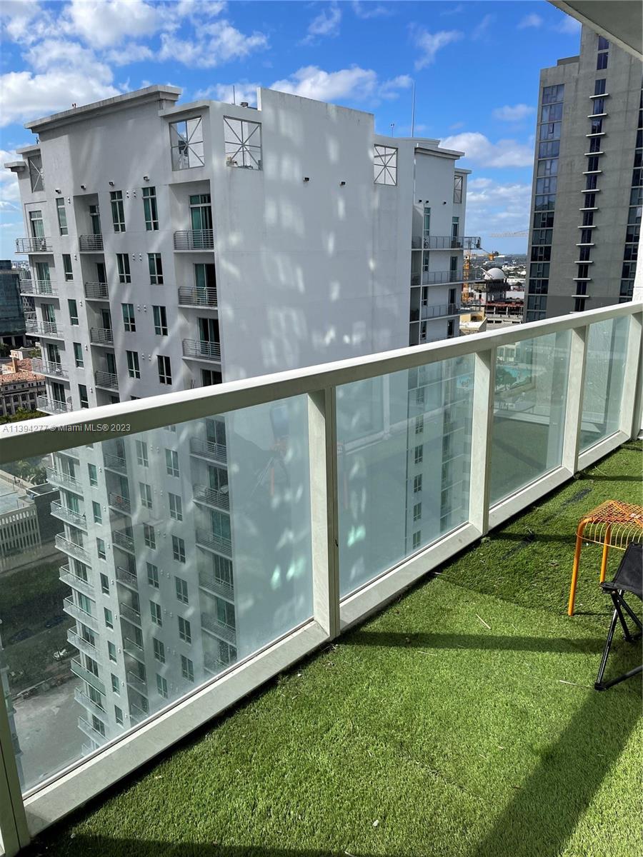 253 NE 2nd St Unit: 2304