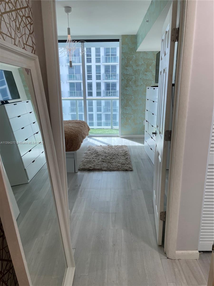 253 NE 2nd St Unit: 2304