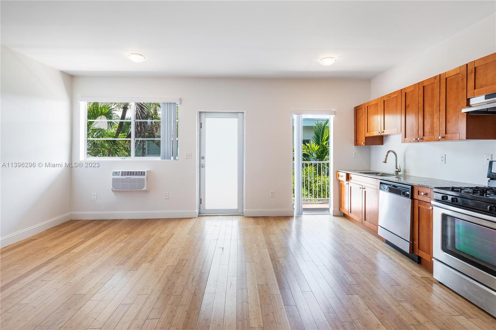 7950 Tatum Waterway Dr Unit: 14