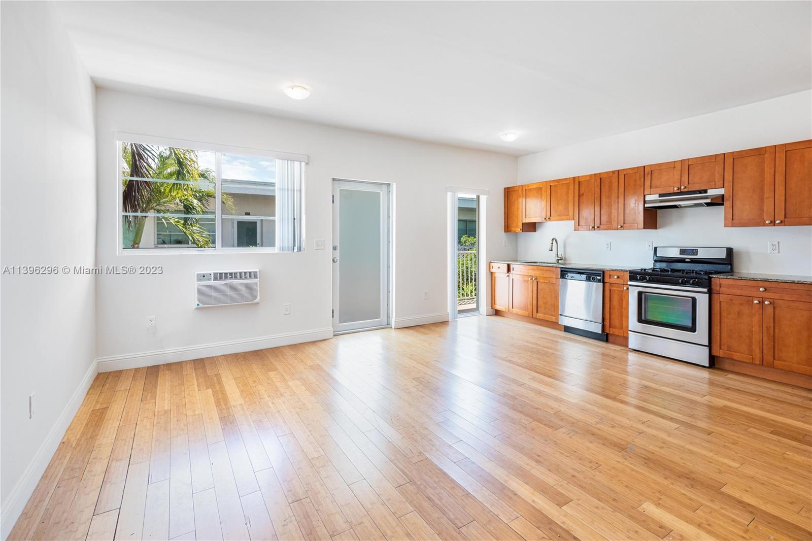 7950 Tatum Waterway Dr Unit: 14