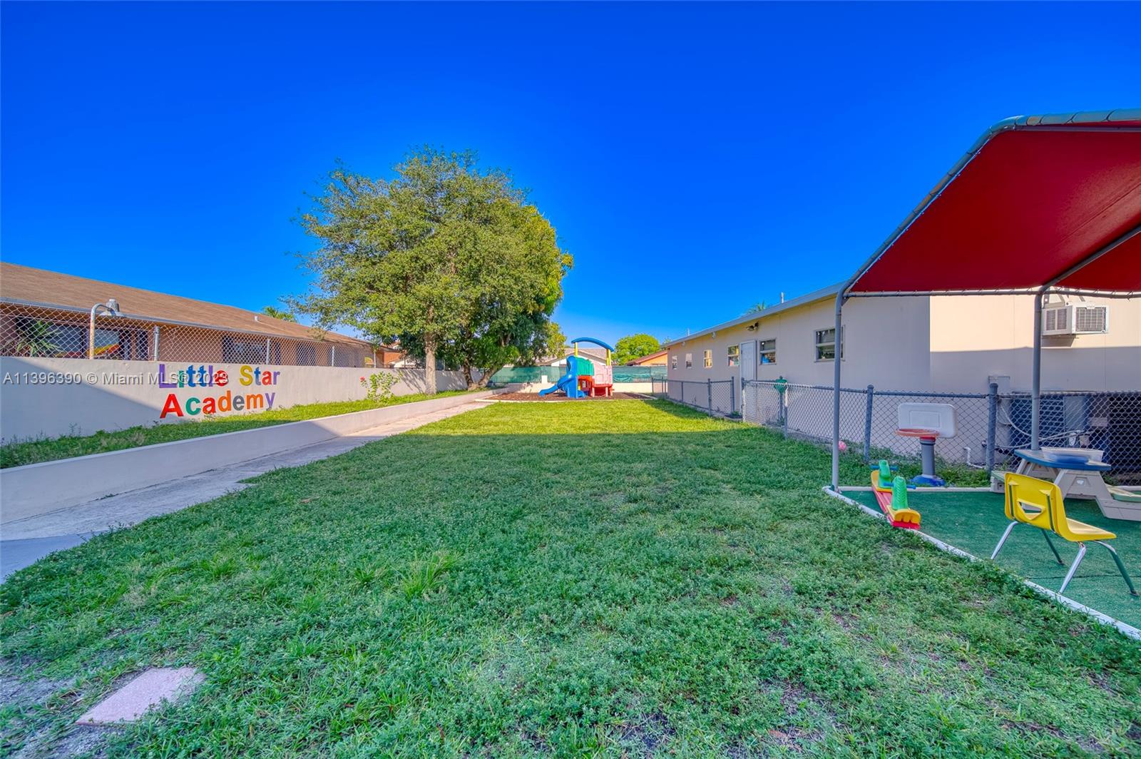 Daycare WITH REAL ESTATE For Sale in Hialeah