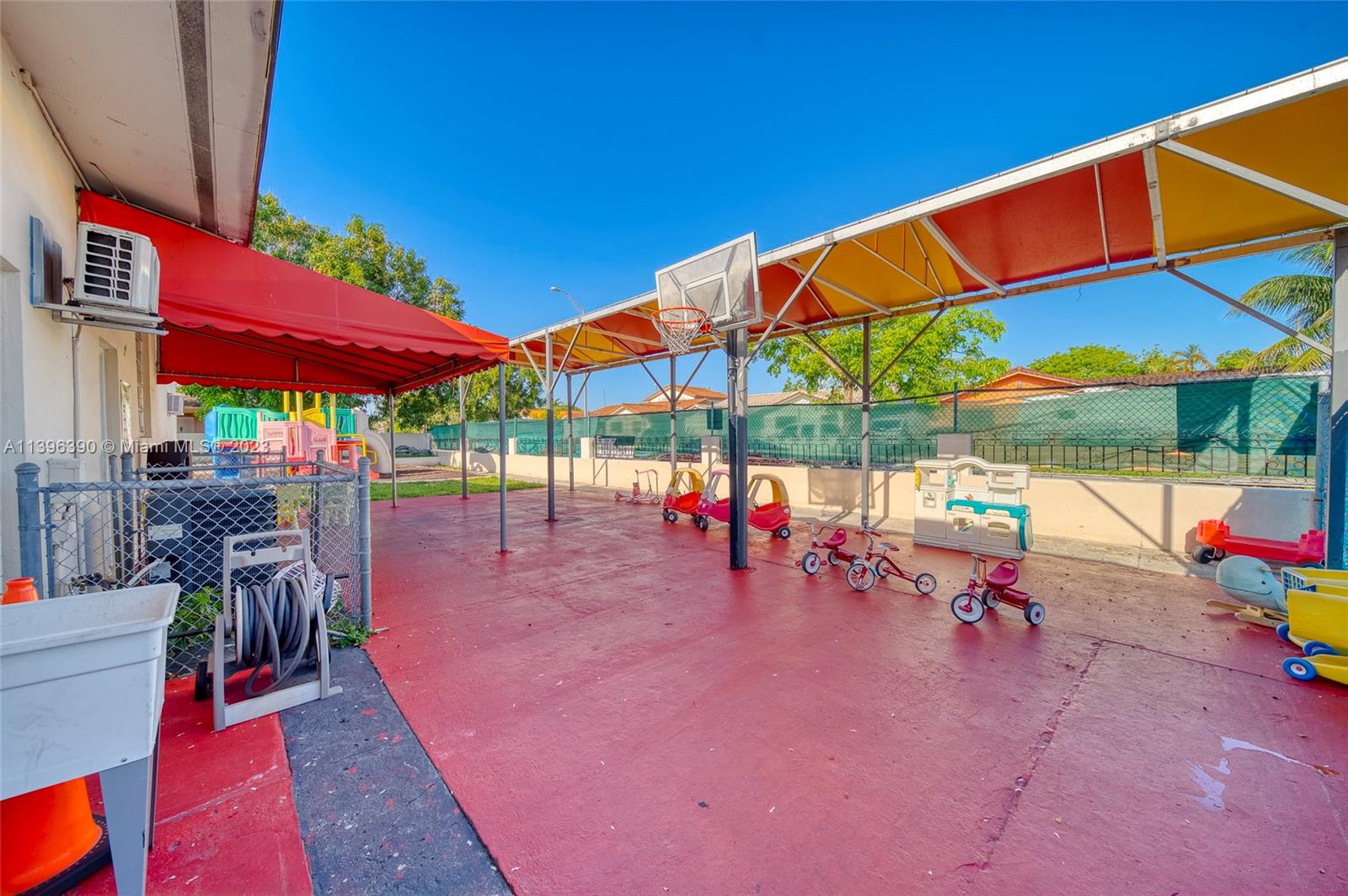 Daycare WITH REAL ESTATE For Sale in Hialeah