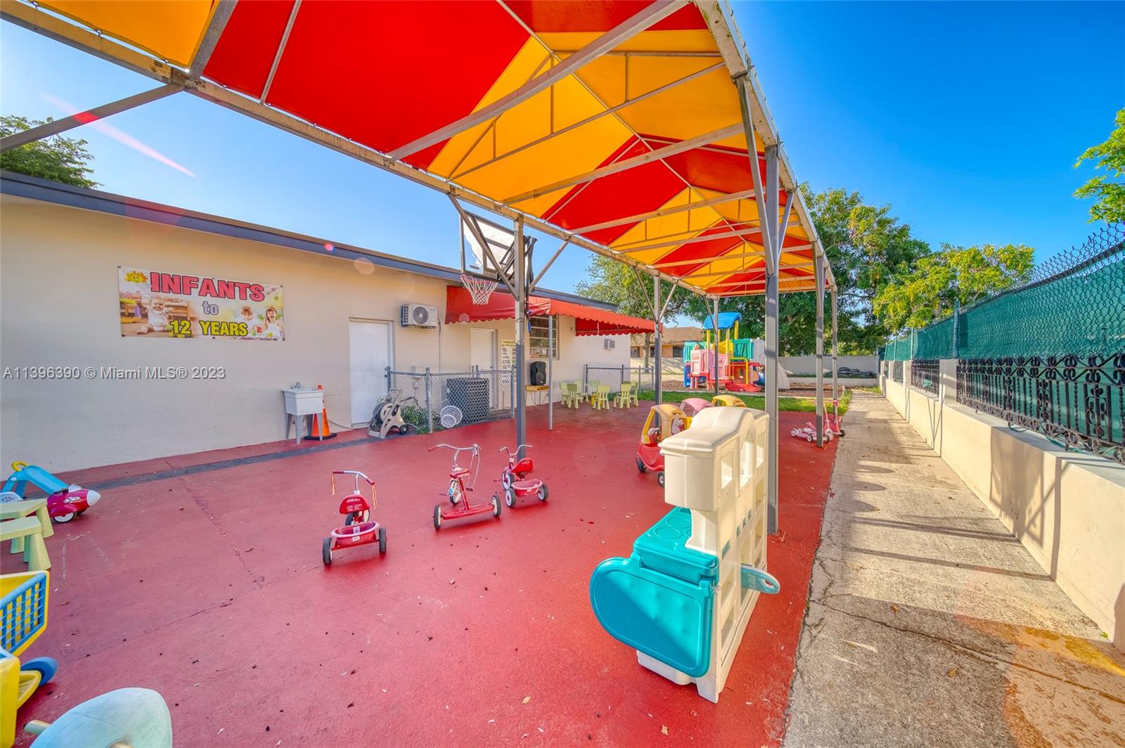 Daycare WITH REAL ESTATE For Sale in Hialeah