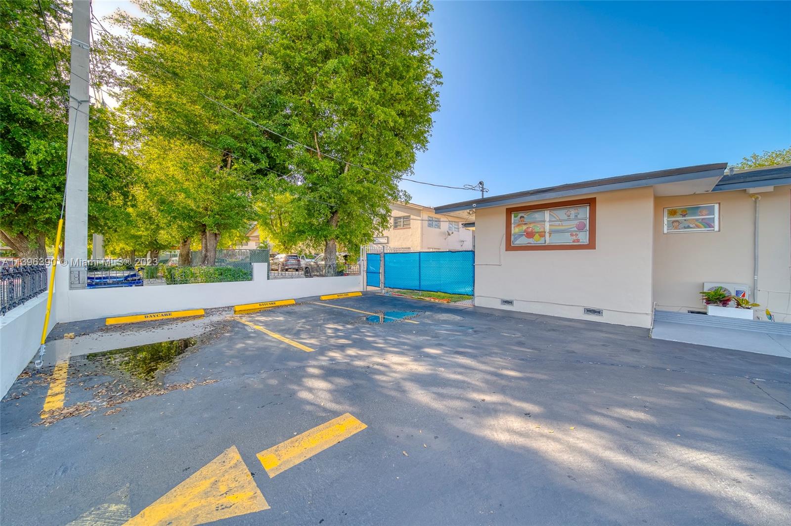 Daycare WITH REAL ESTATE For Sale in Hialeah