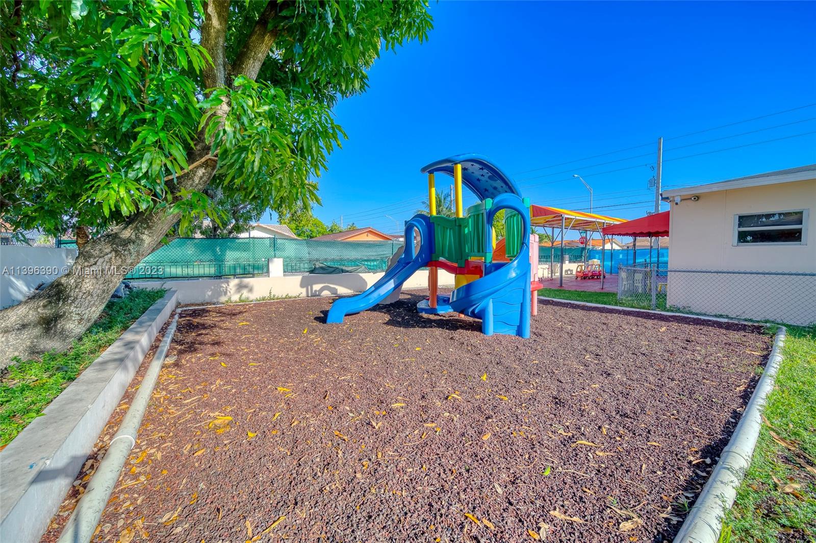Daycare WITH REAL ESTATE For Sale in Hialeah