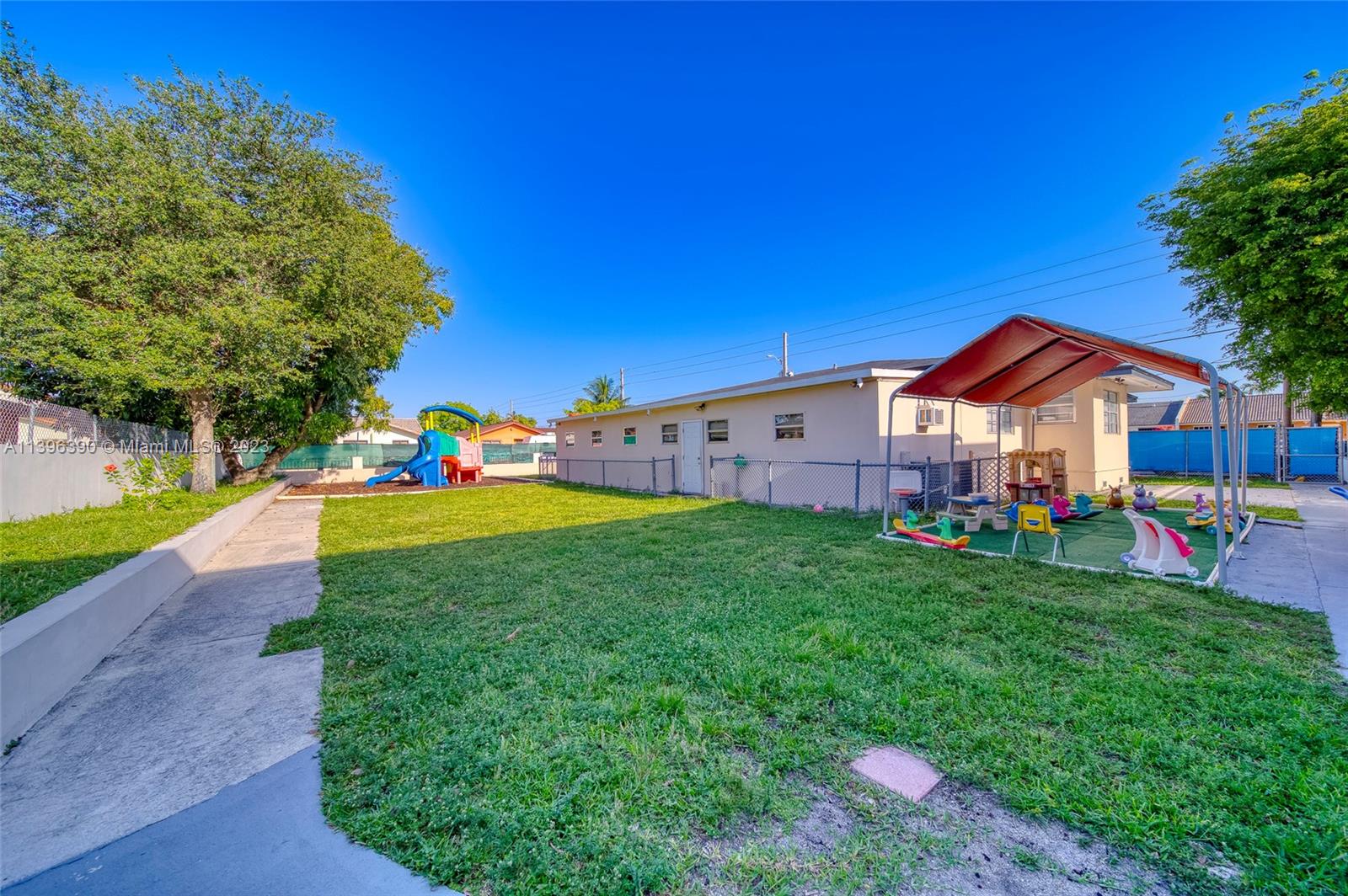 Daycare WITH REAL ESTATE For Sale in Hialeah
