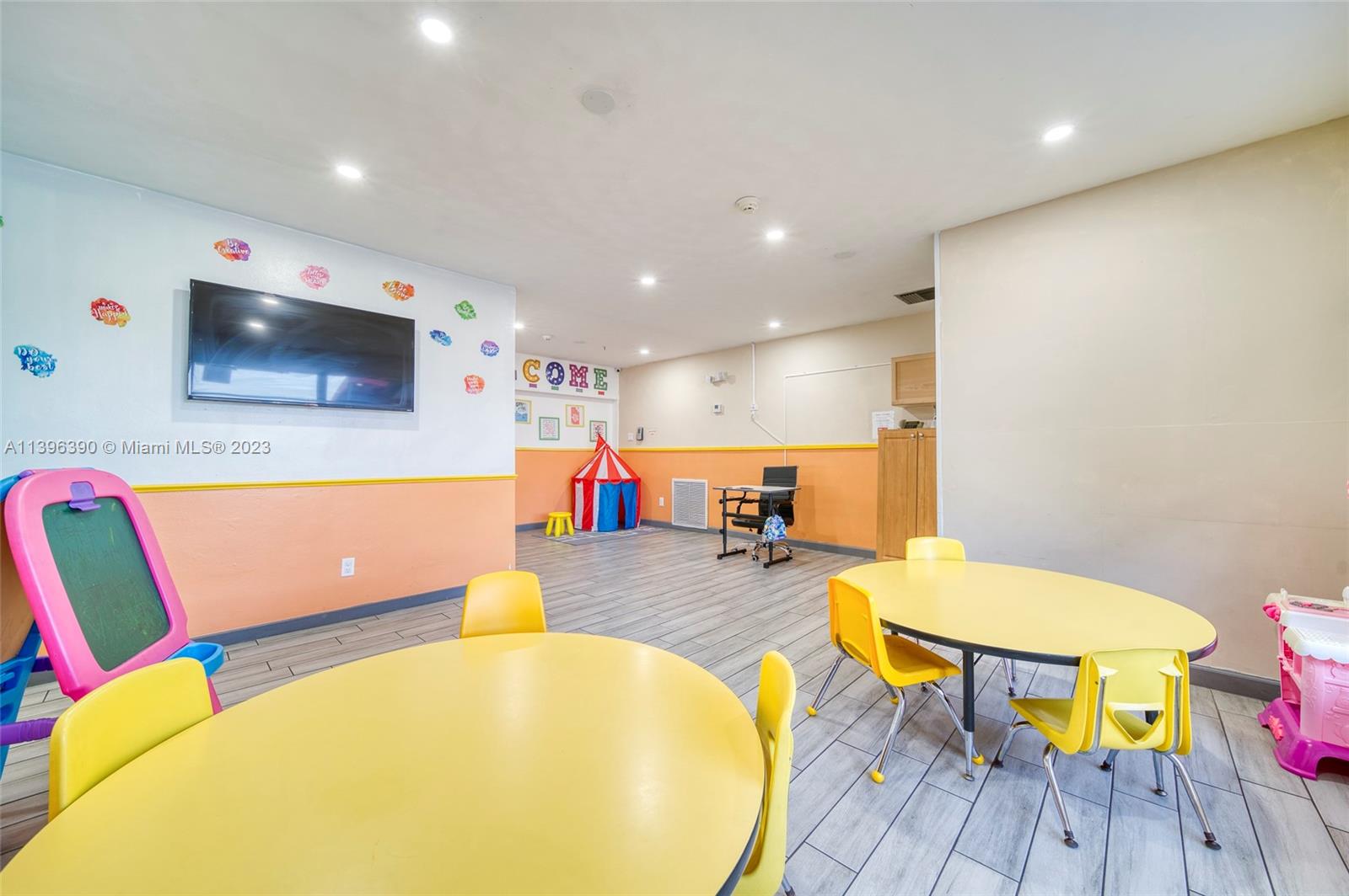 Daycare WITH REAL ESTATE For Sale in Hialeah