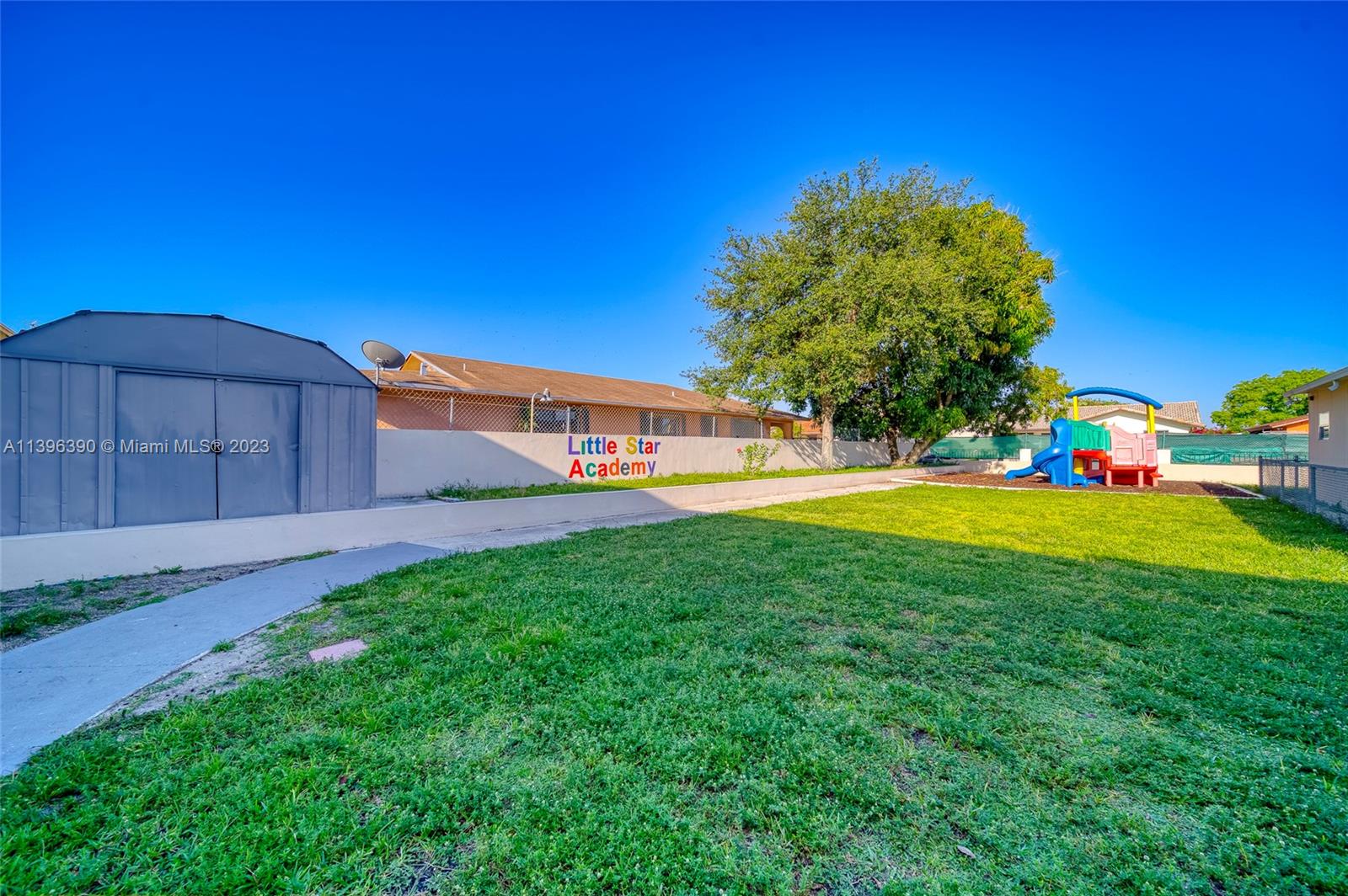 Daycare WITH REAL ESTATE For Sale in Hialeah