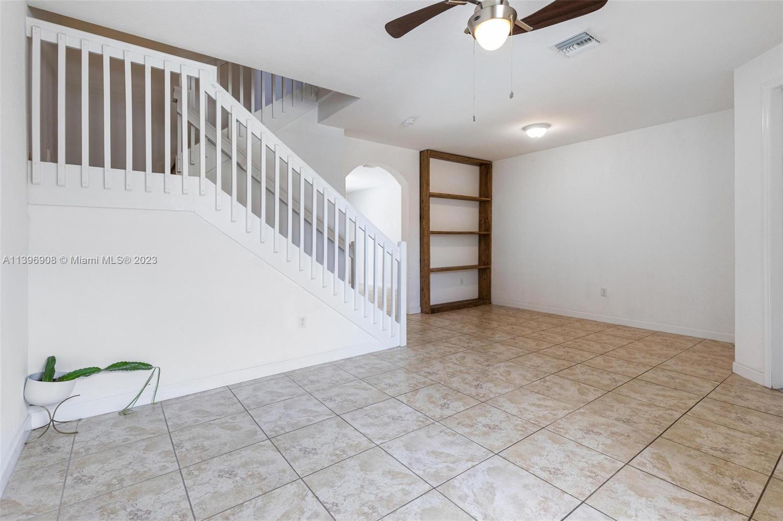 749 SE 32nd Ter Unit: 749