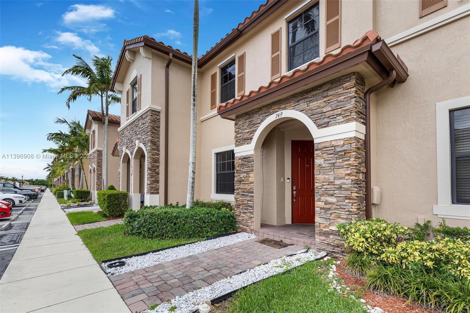 749 SE 32nd Ter Unit: 749