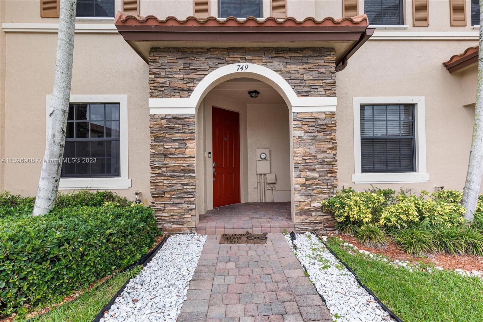 749 SE 32nd Ter Unit: 749