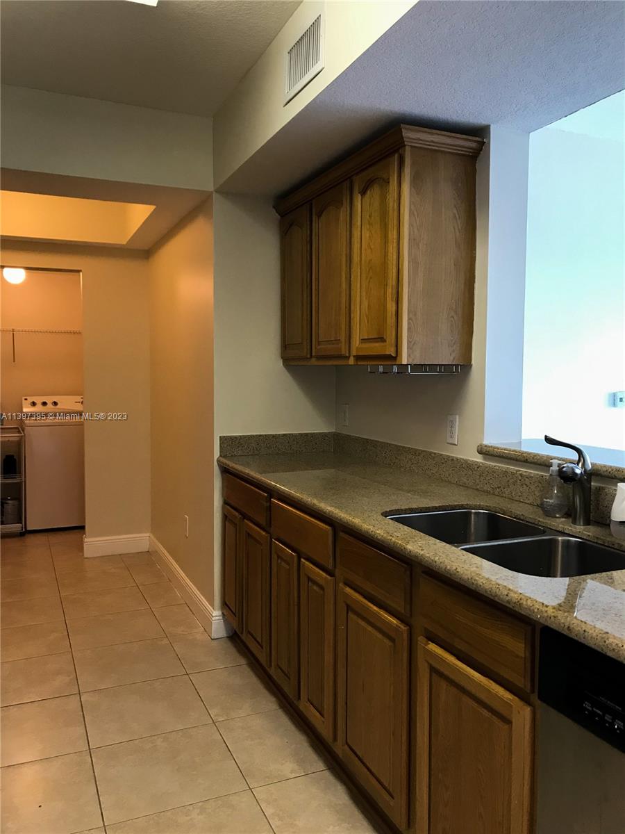 4242 NW 2nd St Unit: 1211