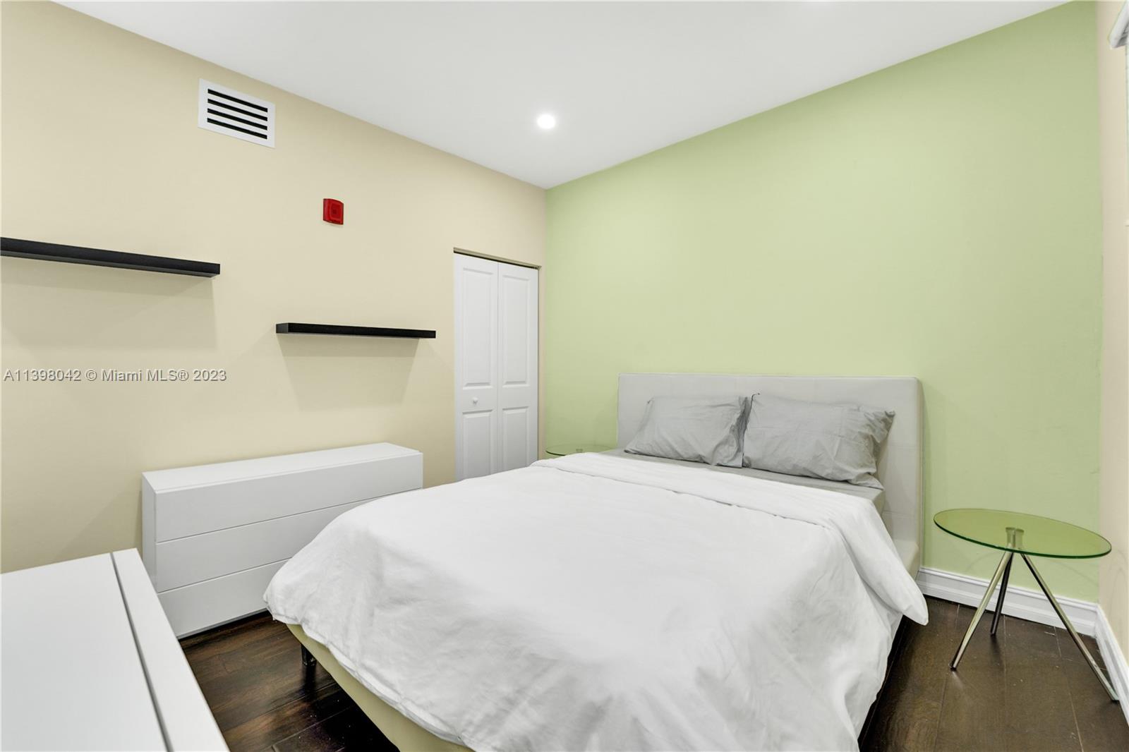 601 11th St Unit: 106