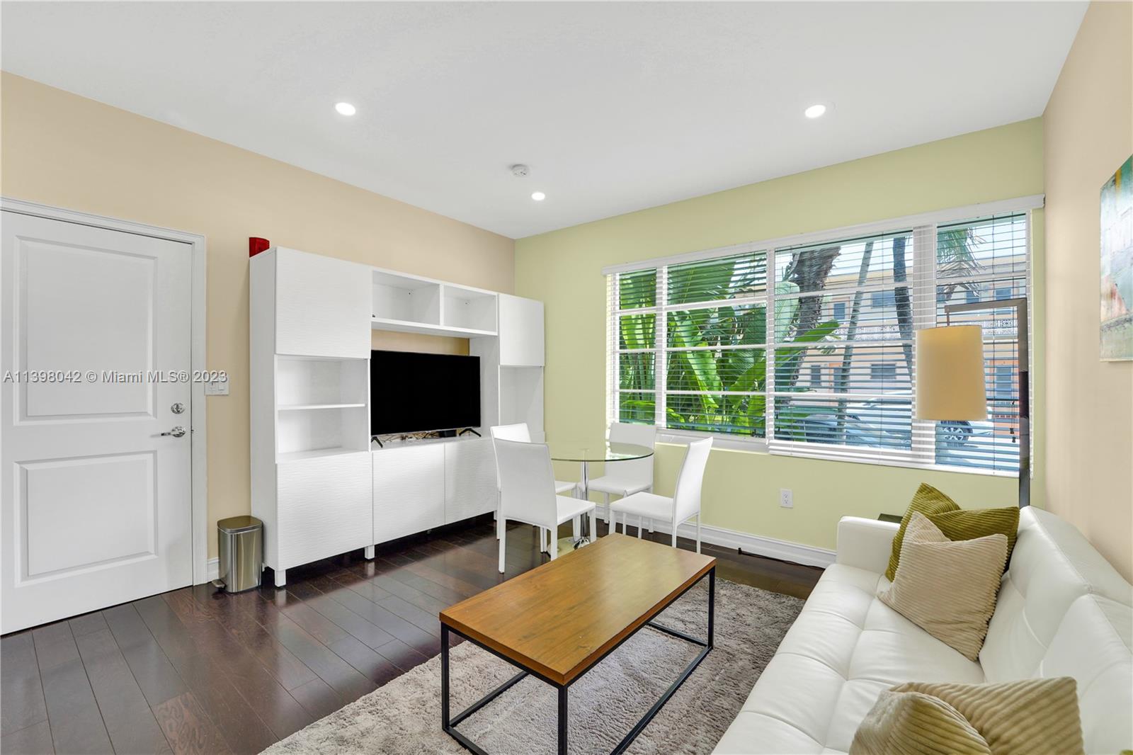 601 11th St Unit: 106