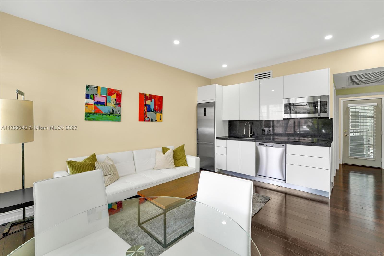 601 11th St Unit: 106