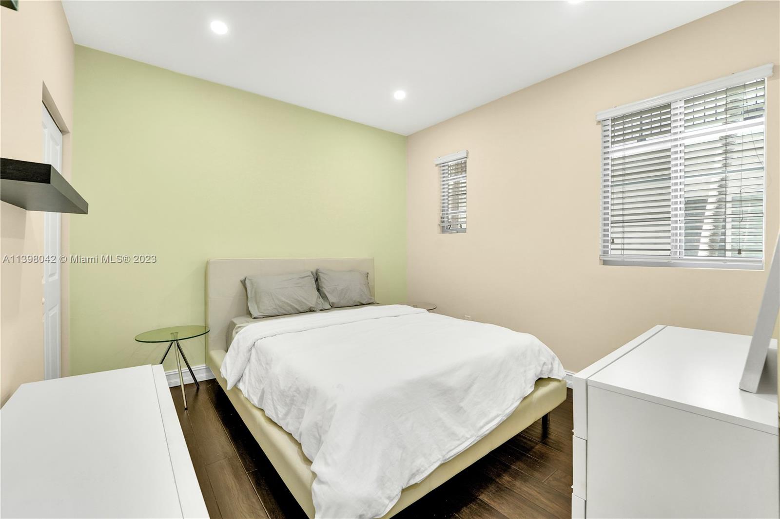 601 11th St Unit: 106