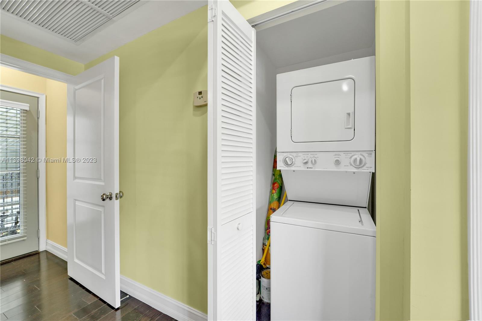 601 11th St Unit: 106