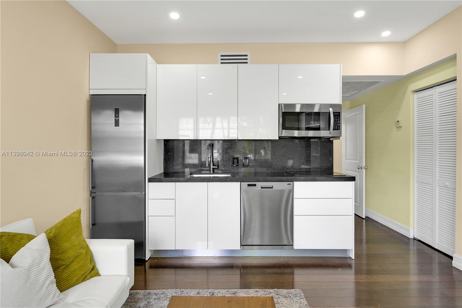 601 11th St Unit: 106