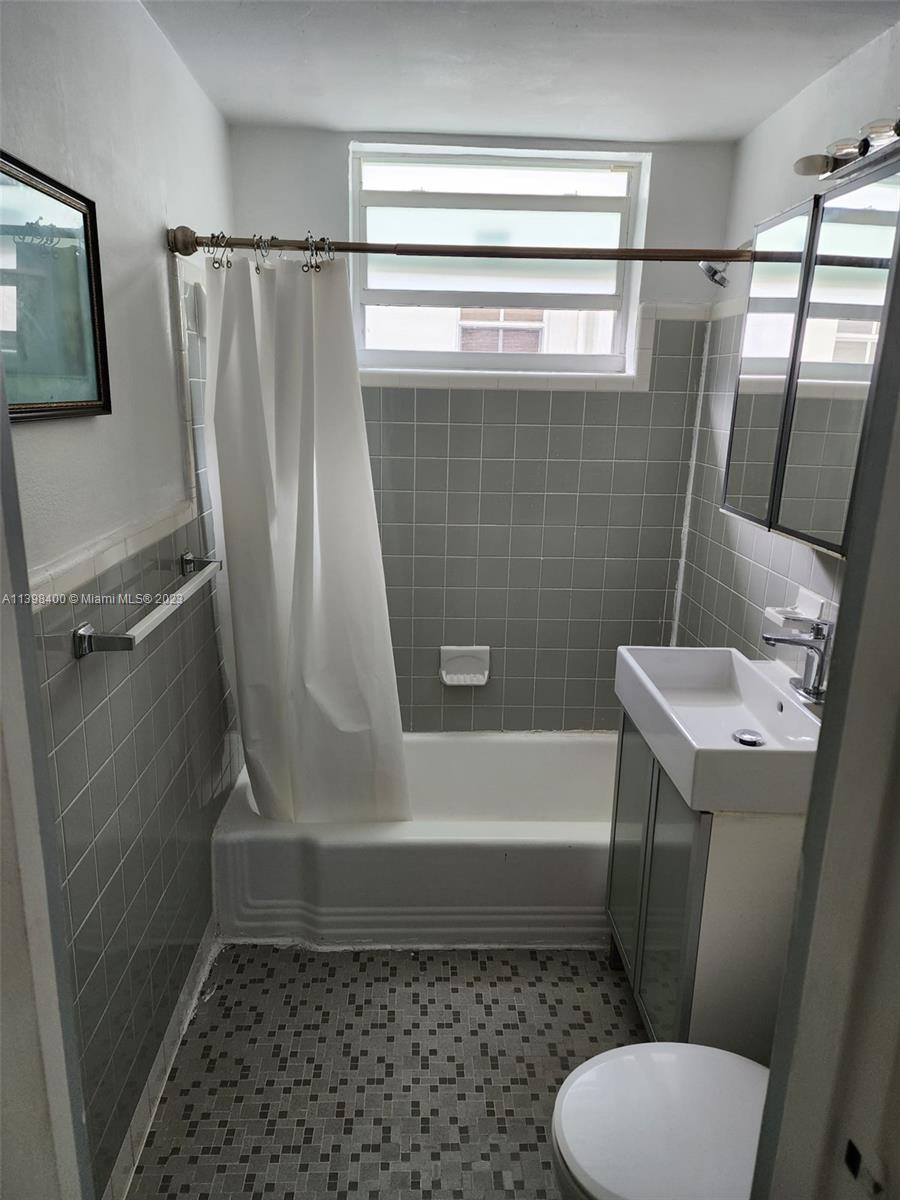 620 76th St Unit: 2