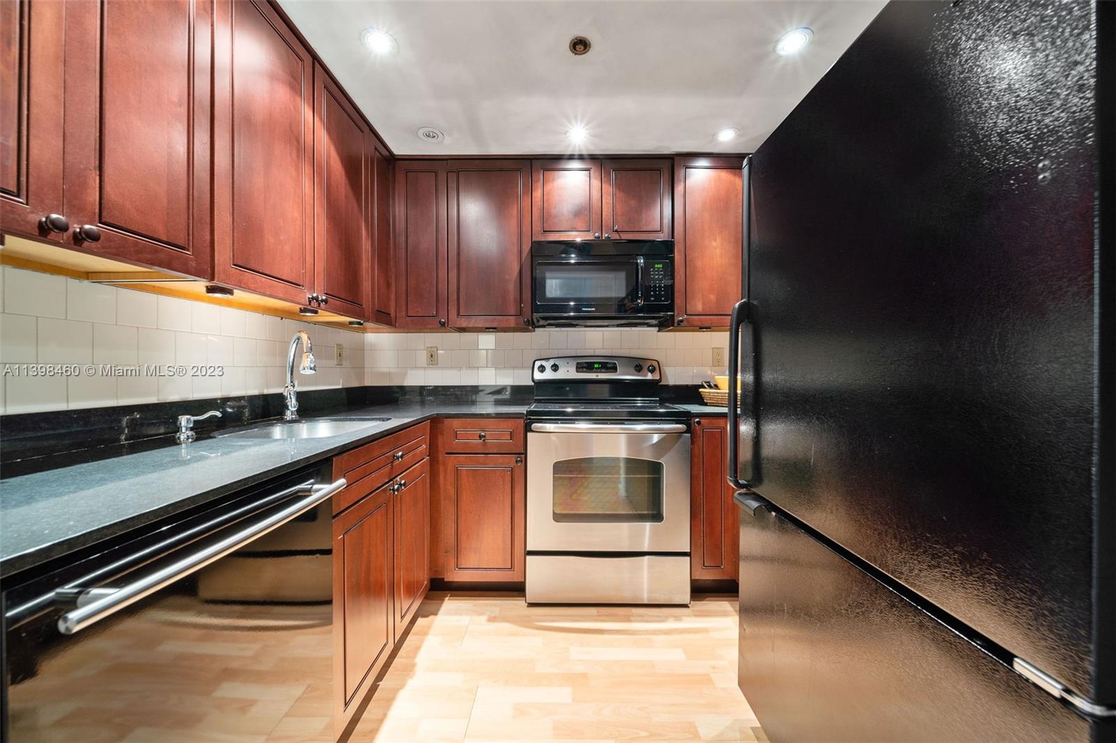 1621 Bay Rd Unit: PH6