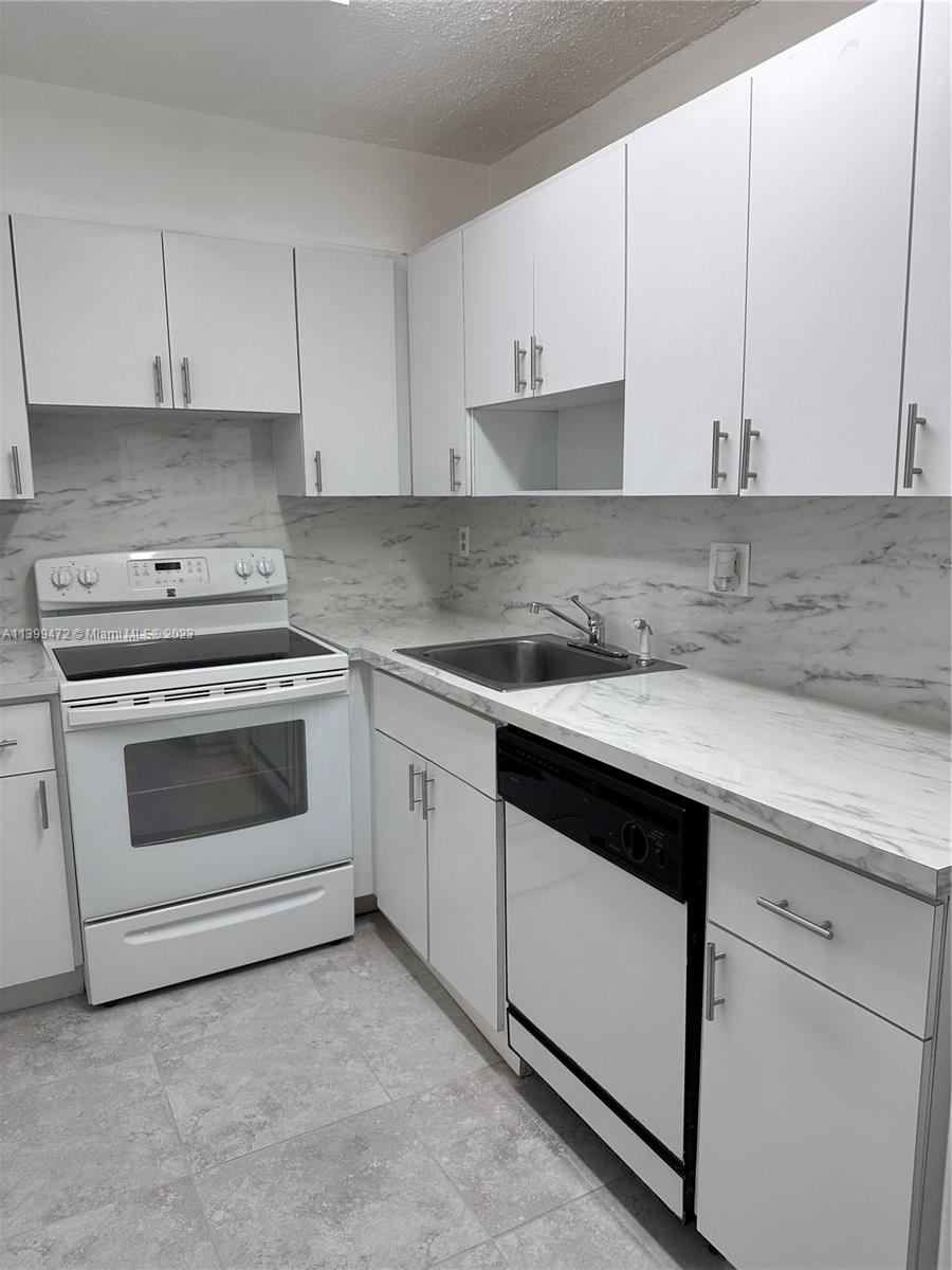 4705 NW 7th St Unit: 109-15
