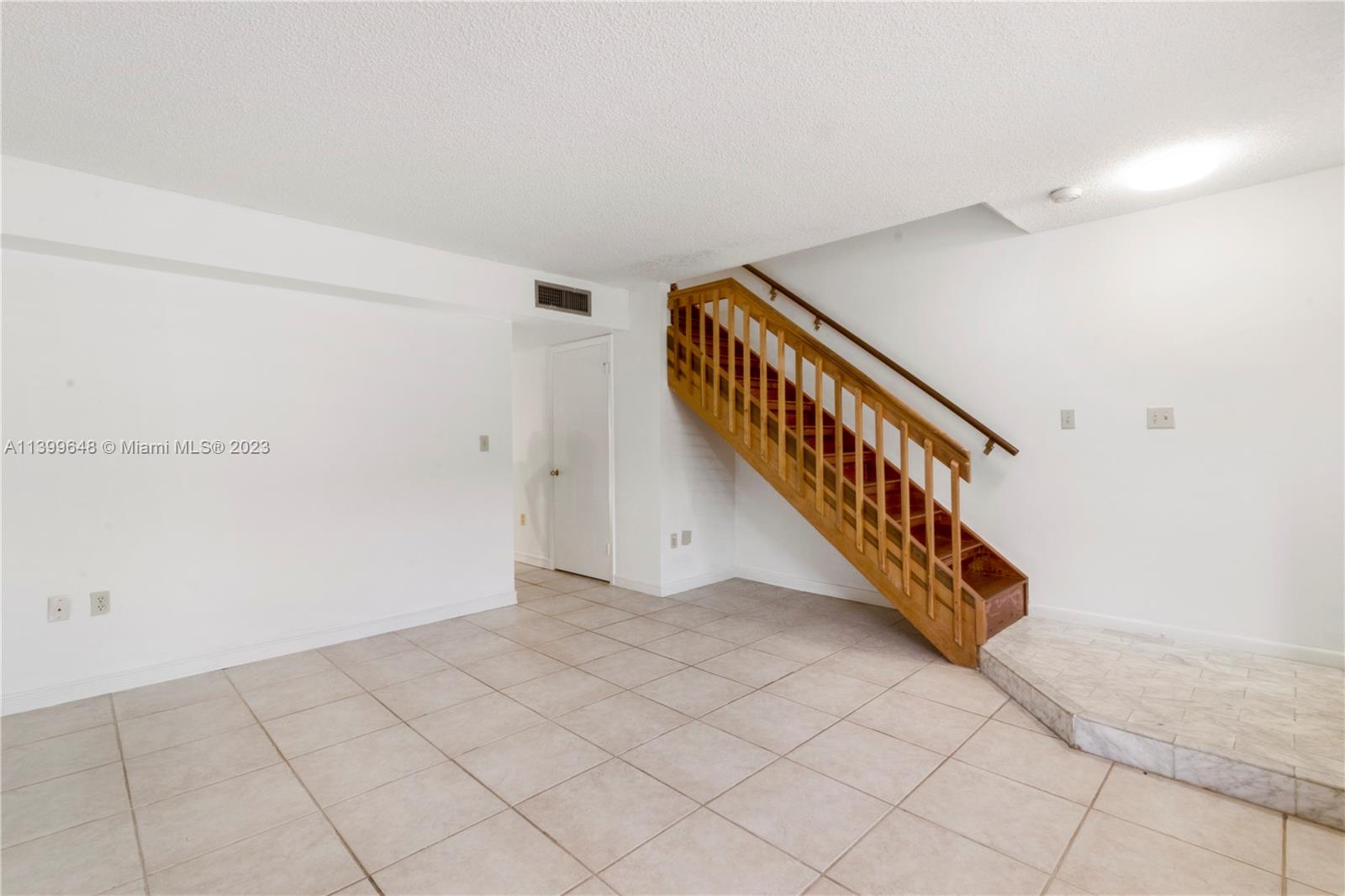 10203 SW 77th Ct