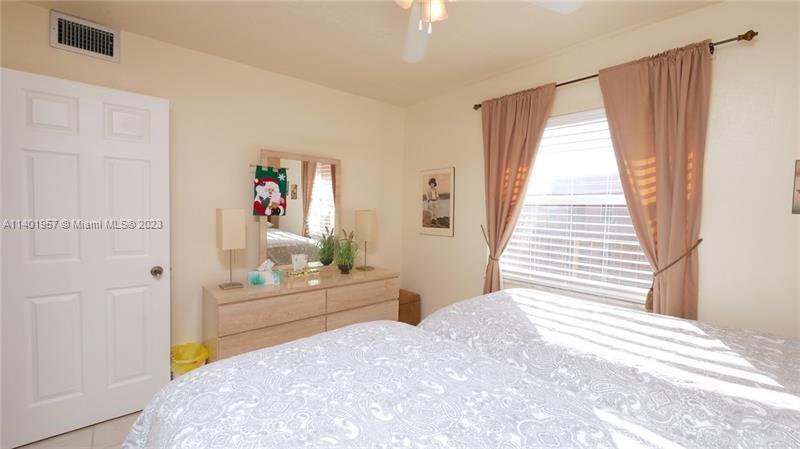 2841 Somerset Dr Unit: 400