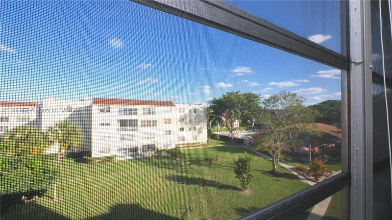 2841 Somerset Dr Unit: 400